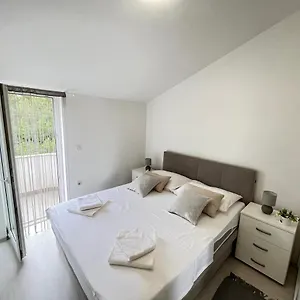 https://vir-apartman-alena.hotelinzadar.com